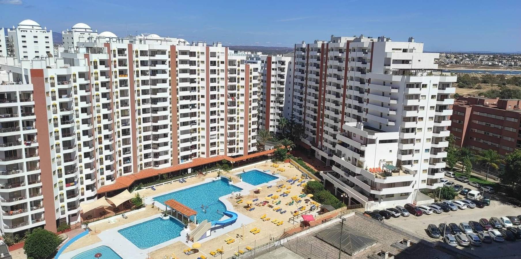 Ganze Wohnung, Ferienwohnung "Praia Da Rocha Mar Guest House" mit 2 Balkonen, gemeinsamer Terrasse und Wlan in Praia da Rocha, Portimão