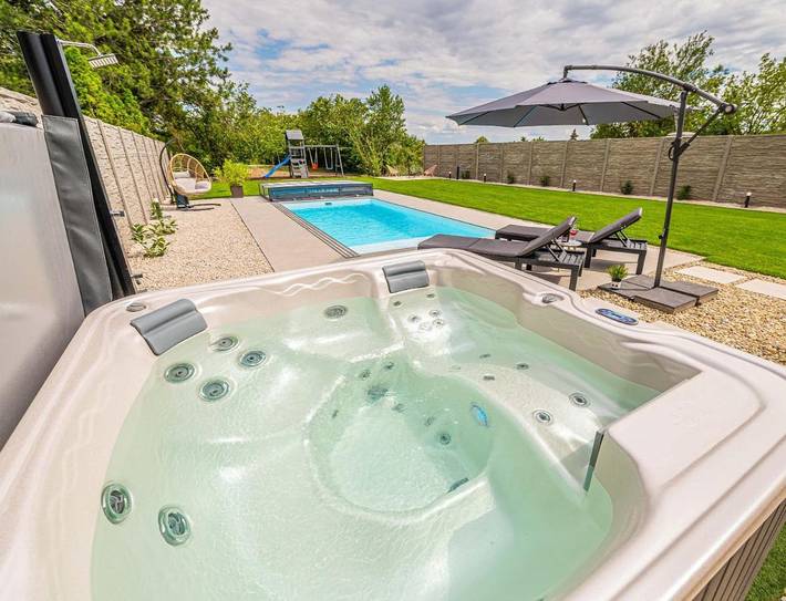 Villa für 14 Personen, mit Sauna und Whirlpool sowie Pool und Garten am Balaton - 2