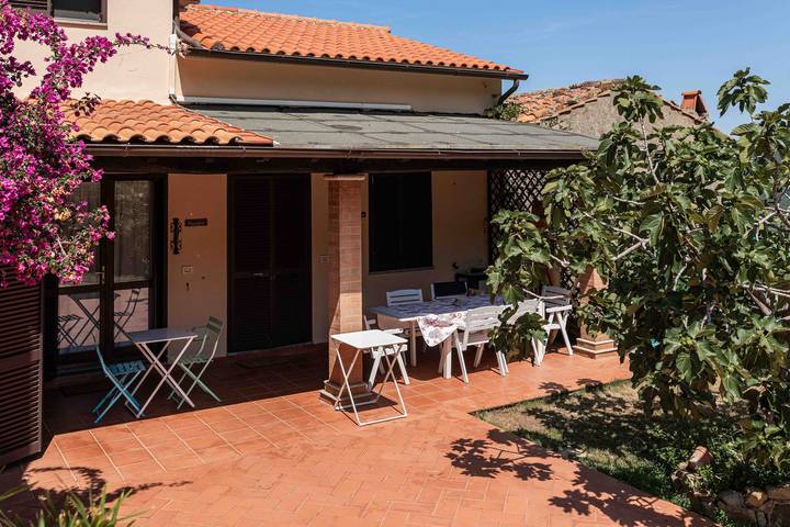 Appartement entier, Appartement 'Vacation Rental' avec vue montagne, Wi-Fi et climatisation in Marciana, Archipel toscan