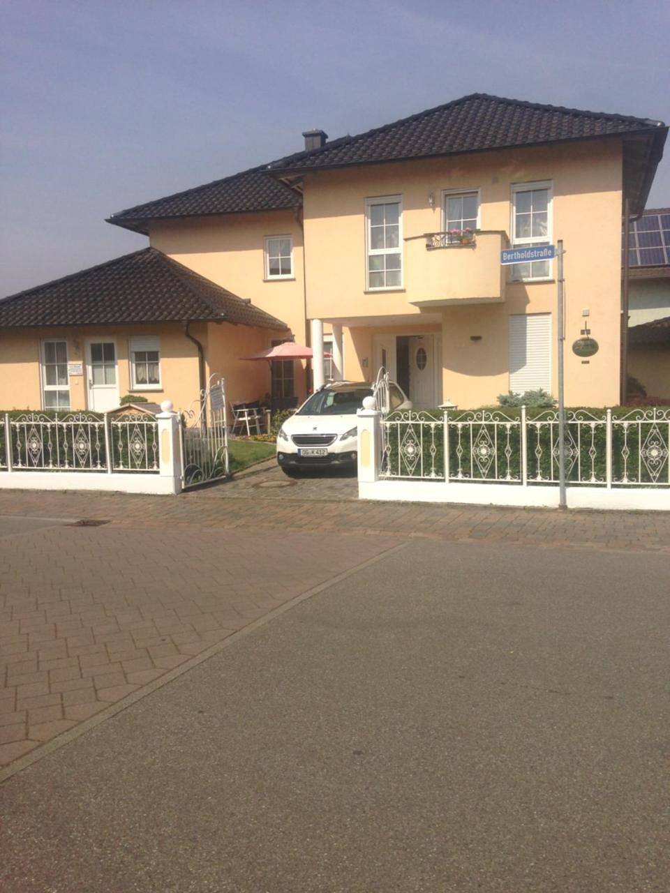 Gästehaus Tante Tienchen 7 Minuten zu Fuss zum Europa Park , plus kostenloses Parkplatzticket Rulantica ,alle unsere Suiten haben einen Balkon in Europa-Park, Rust