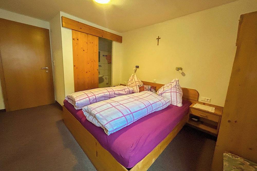 Cozy twin room with mountain view in Niederau, Wildschönau