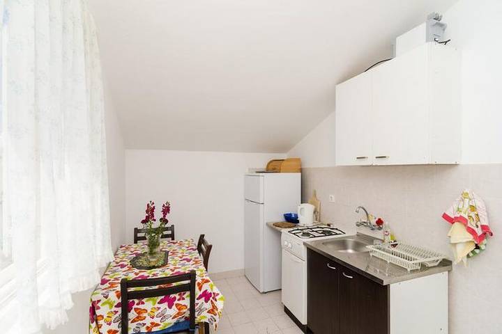 Gîte pour 3 personnes, avec terrasse, adapté aux familles à Drače - 2