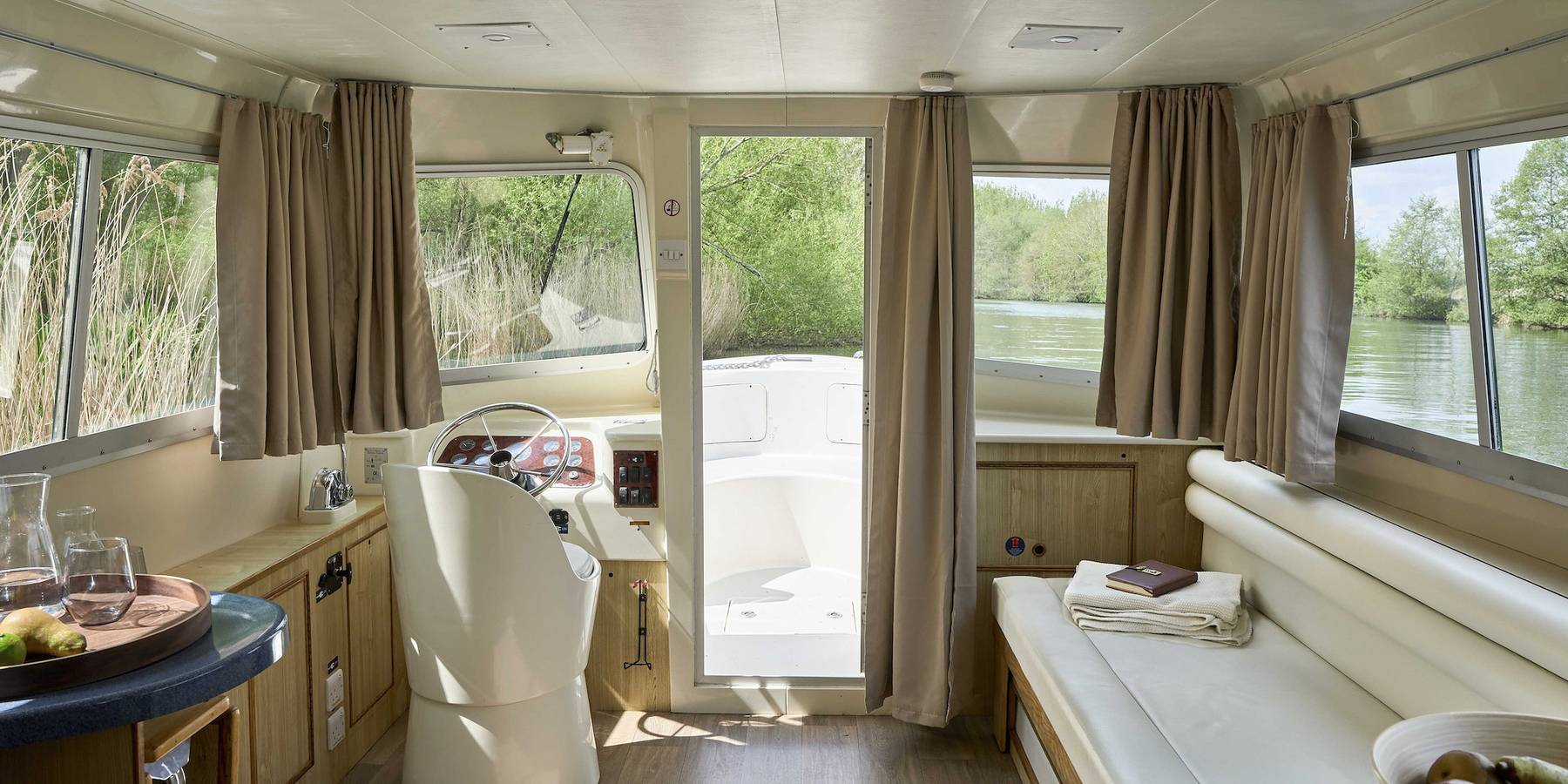 Dancer 2 – Self-drive boat in London (Chertsey) in Thorpe Park, Surrey