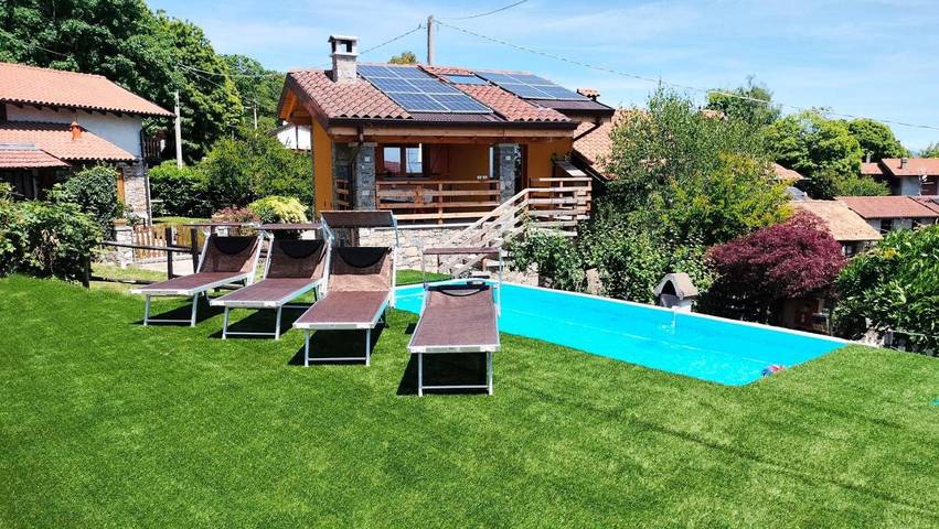 Chalet für 6 Personen, mit Garten und Pool sowie Ausblick und Seeblick am Lago Maggiore