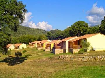 Gîte pour 4 personnes, avec piscine ainsi que terrasse et jardin à Sollacaro