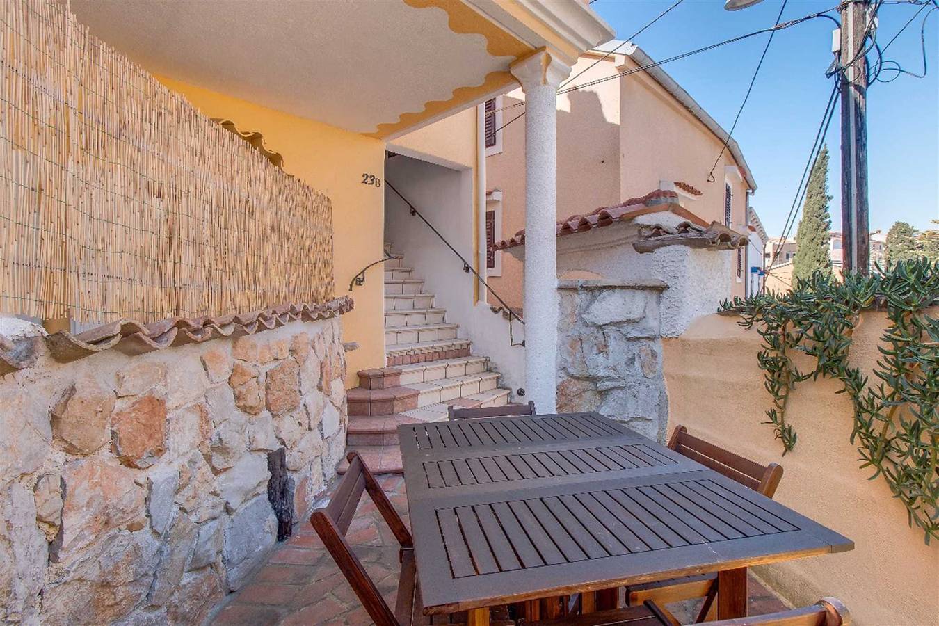 Geheel appartement, Cozy 4-bedroom Apartment for 8, Pet-friendly with Two Parking Spaces in Mali Losinj, Lošinj