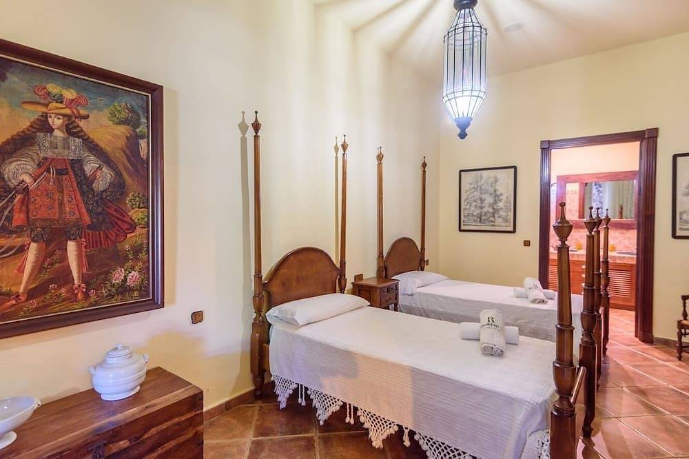Sierra Tejeda - Casa de las Flores Alcaucín by Ruralidays in Alcaucín, Provincia de Málaga