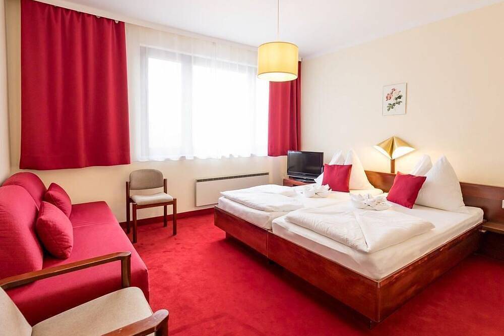 Ferienherbergen S. u. J. Zeisz - Doppelzimmer mit Dusche, Wc, 1-2 Nächte in Marktgemeinde Podersdorf am See, Neusiedlersee-Hügelland