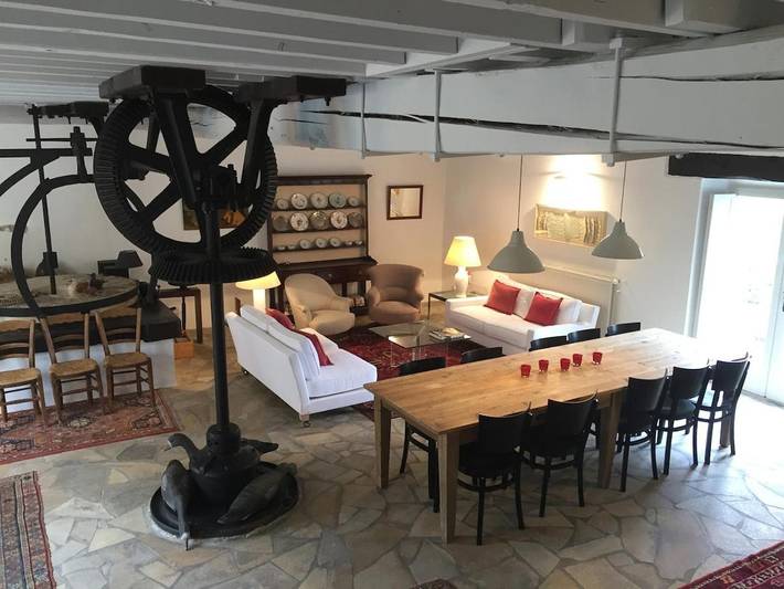 Location de vacances pour 12 personnes, avec Balcon et Terrasse ainsi que Jardin et Piscine à Serres-et-Montguyard