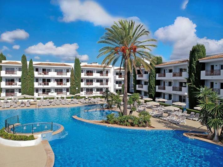 Apartahotel para 4 personas, con piscina para niños además de jardín y piscina en Cala d'Or