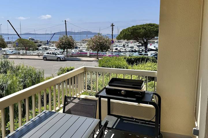 Gîte pour 4 personnes, avec balcon, animaux acceptés dans Port Des Salettes Carqueiranne