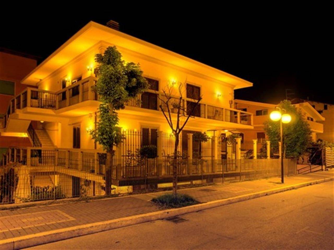 Villa Grace Tombolato in Lido La Conchiglia Azzurra, Montesilvano