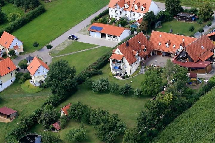 Ganze Wohnung, Großes Ferienhaus (82 m2) auf zwei Etagen mit Sonnenterrasse in Haundorf, Fränkisches Seenland