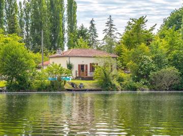 Cottage pour 2 personnes, avec vue ainsi que jardin et piscine à Le Temple-sur-Lot
