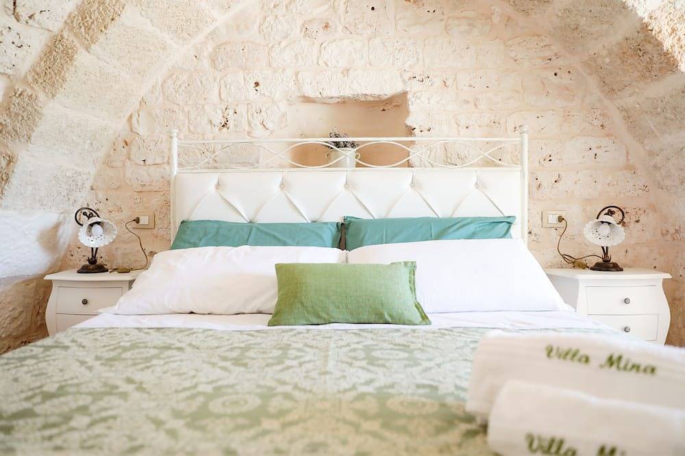 Large Family-Friendly Villa with Trullo& private Pool in the Apulian Countryside in Carovigno, Salento