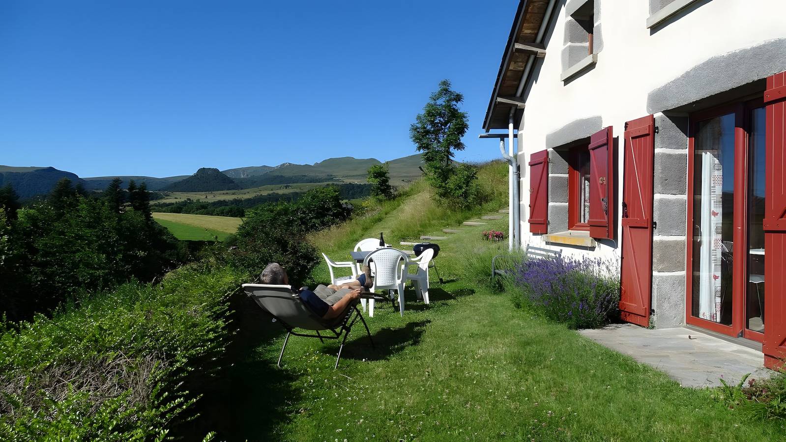 Le Balcon des puys in Chambon-sur-Lac, Parc naturel régional des Volcans d'Auvergne
