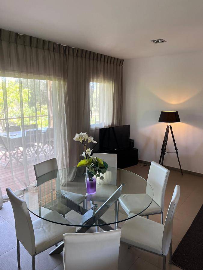 Gîte pour 6 personnes, avec jardin ainsi que vue et balcon dans Plage de Pinarello - 4