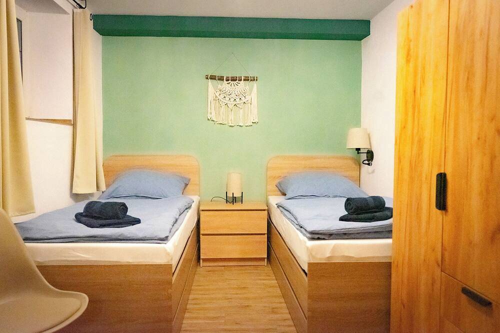 Ganze Wohnung, Komfortable Ferienwohnung mit Sauna und großem Wohn- und Essbereich in Kirchzell, Main-Odenwald