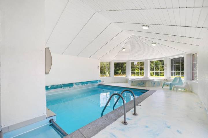 Großes Ferienhaus mit Pool und Badetonne für 14 Personen  in Lodbjerg Hede, Ringkøbing