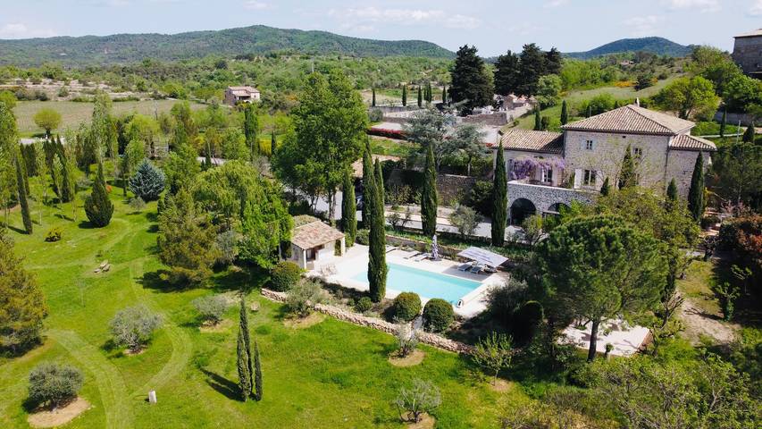 Gîte pour 2 personnes, avec piscine à Saint-André-de-Cruzières