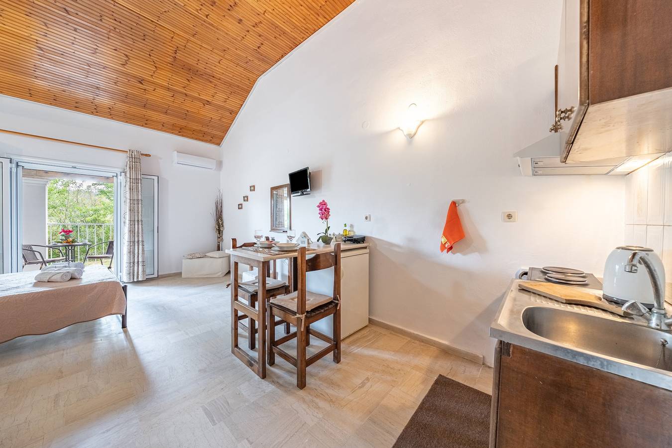 Studio entier, Studio Appartement 'Théodoros' avec jardin commun, Wi-Fi et climatisation in Corfou