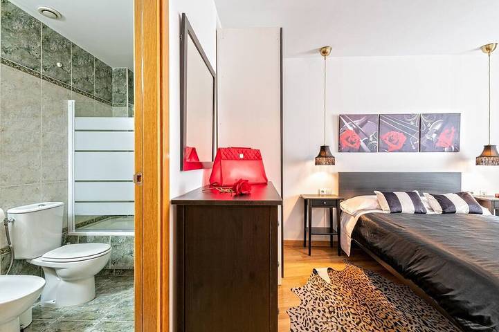 Appartement entier, Cálido apartamento con piscina en Barcelona. in Ripollet, Barcelone l'intérieur des terres