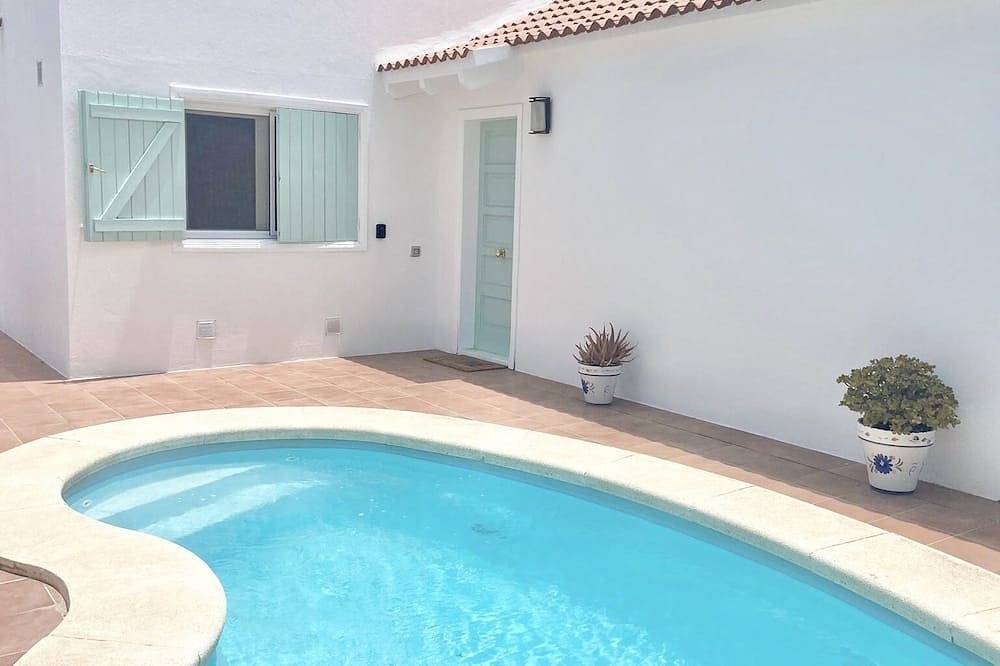 Villa met \"verwarmd zwembad\", 300 megabyte Wifi en Netflix - 100 meter van het strand in Corralejo, La Oliva
