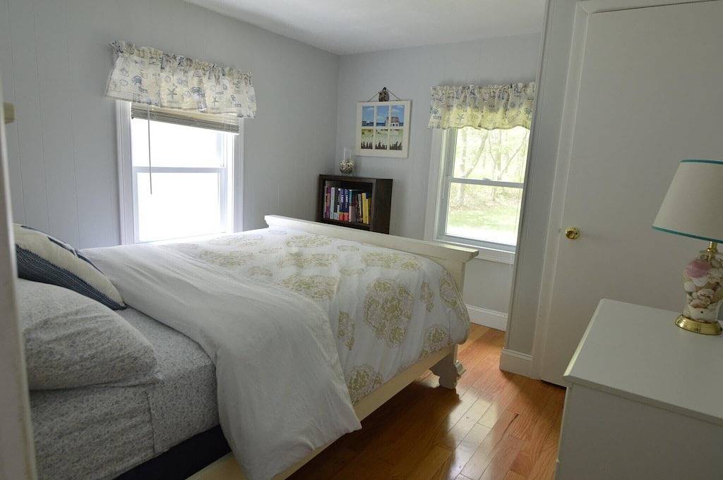 Seashell Cove-5 Minutes Walk to Water in Jamestown, Newport County