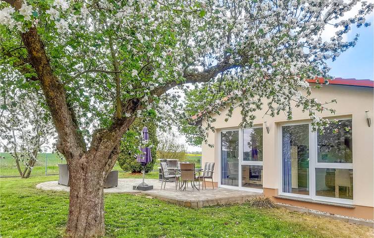 Ferienhaus für 4 Personen, mit Terrasse und Garten in Gützkow