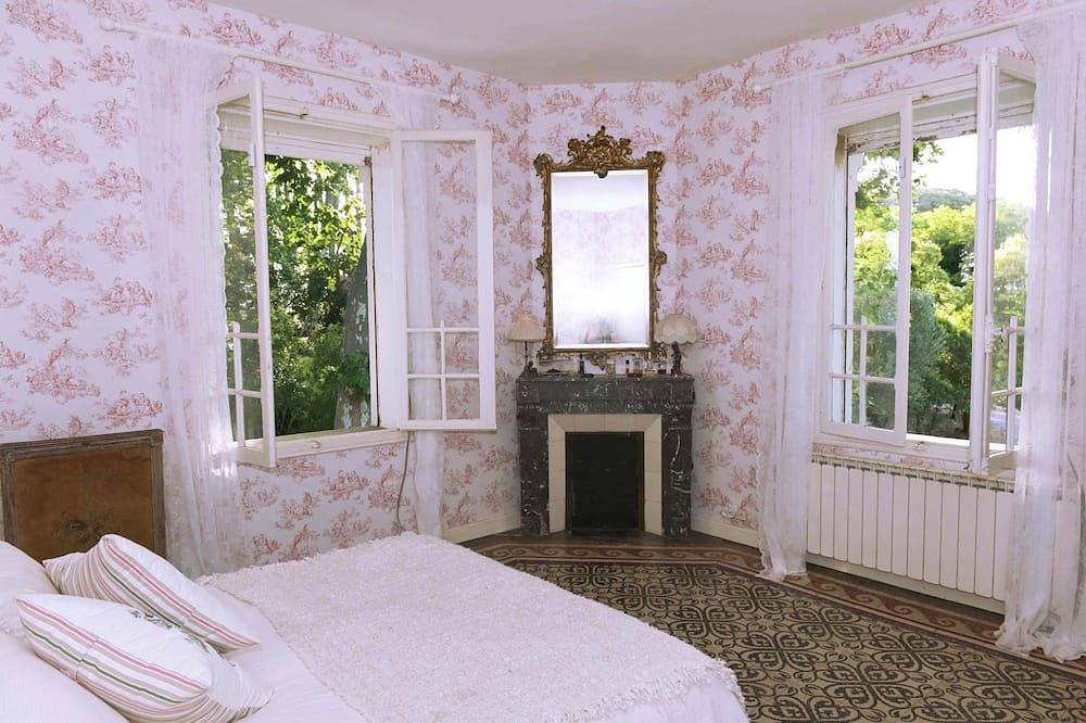Maison de Maître Bornée de Platanes in Espira-de-l'Agly, Perpignan region