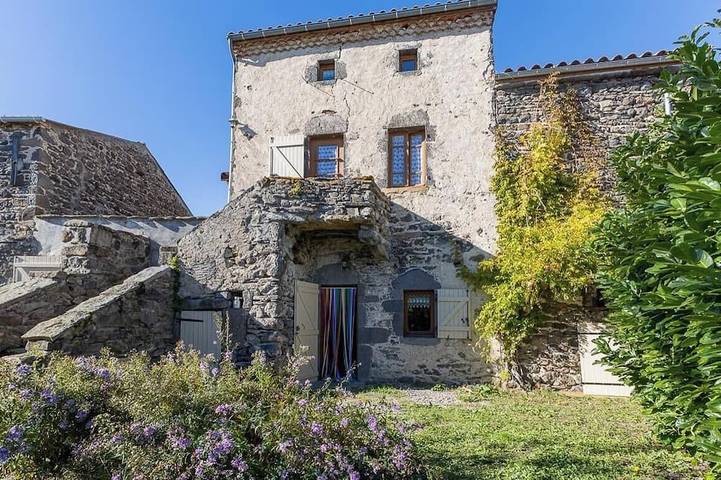 Location de vacances pour 4 personnes, avec jardin à Mareugheol