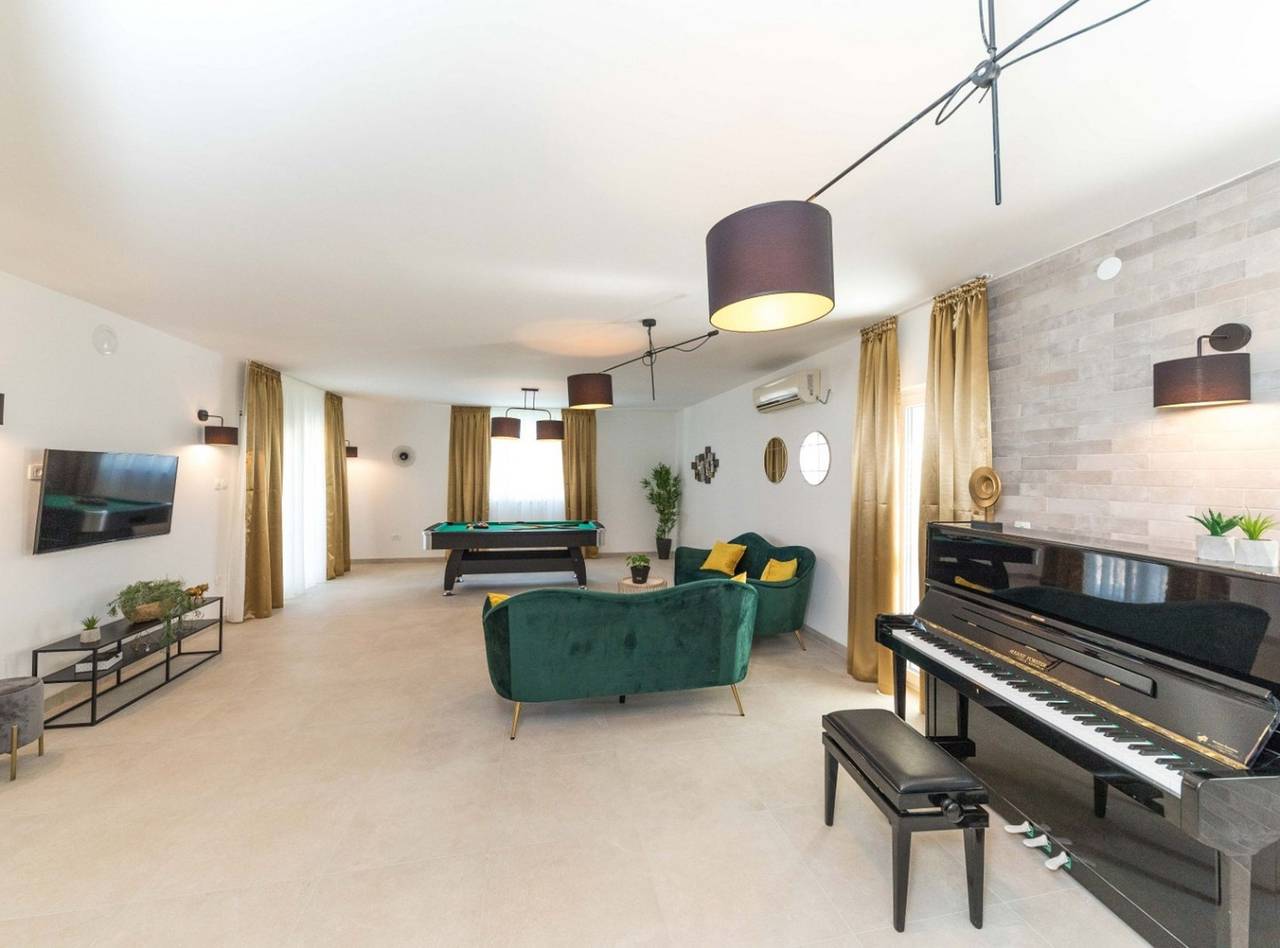 Villa für 10 Personen mit Balkon in Trogir, Split-Dalmatien