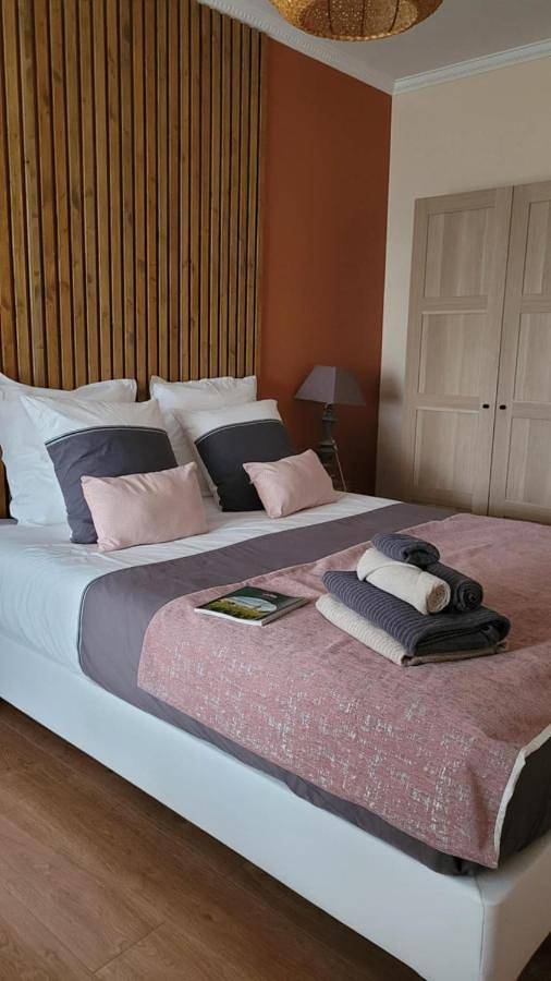 Location de vacances pour 2 personnes, avec jardin ainsi que piscine et vue, adapté aux familles à Saint-Magne-de-Castillon - 3