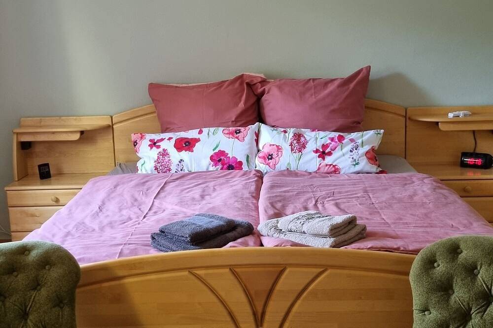 Ganze Wohnung, Ferienwohnung mit Garten und Bergblick in Traunstein, Landkreis Traunstein
