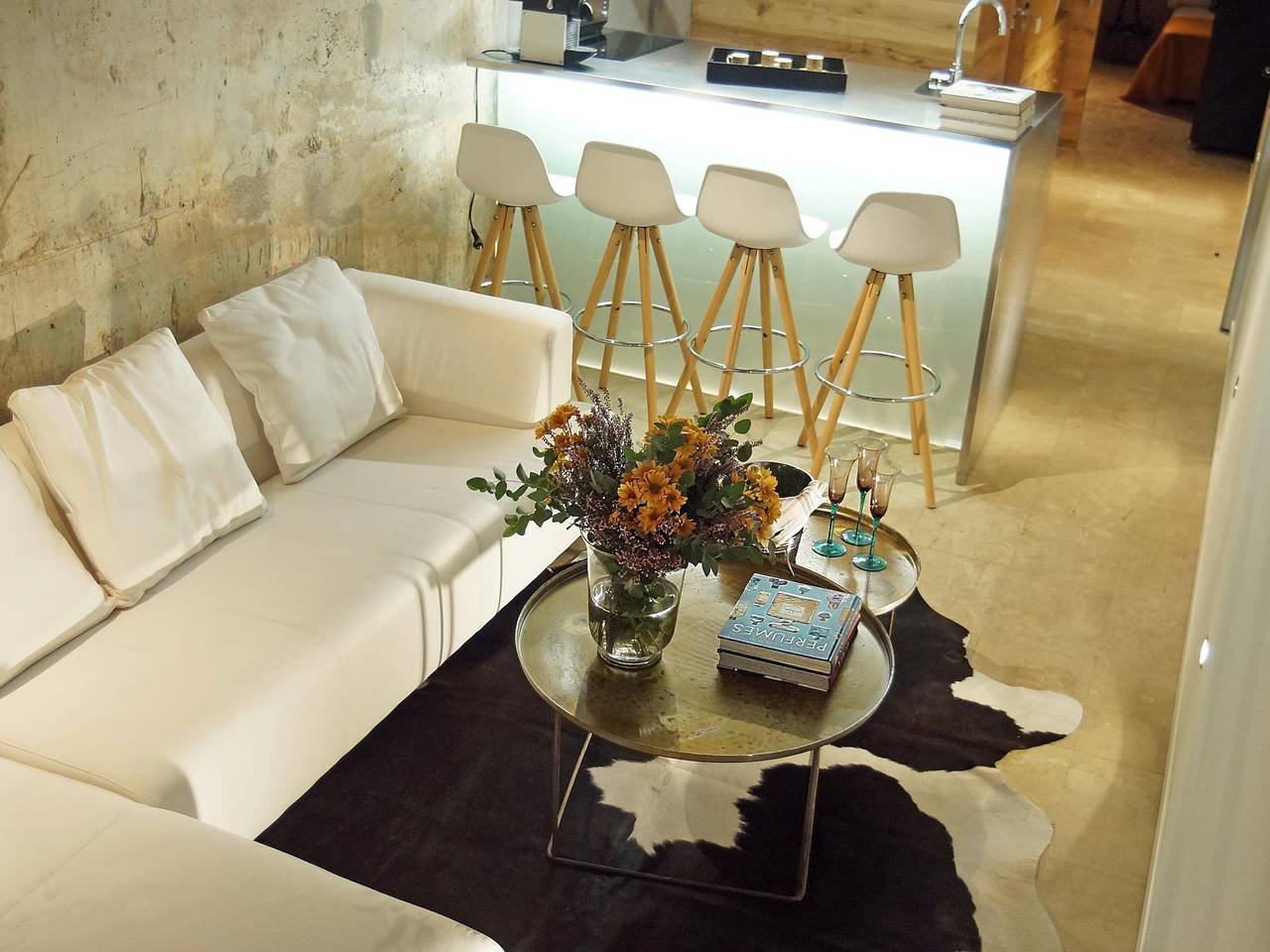 Entire studio, Loft in Barcelona in the center of Barcelona with terrace, pool for 6 pax in Barcelona Centre, Barcelona