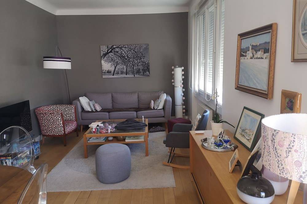 Entire apartment, Quiet duplex terrace apartment 10 minutes from Paris by bike in Vanves, Hauts-de-Seine