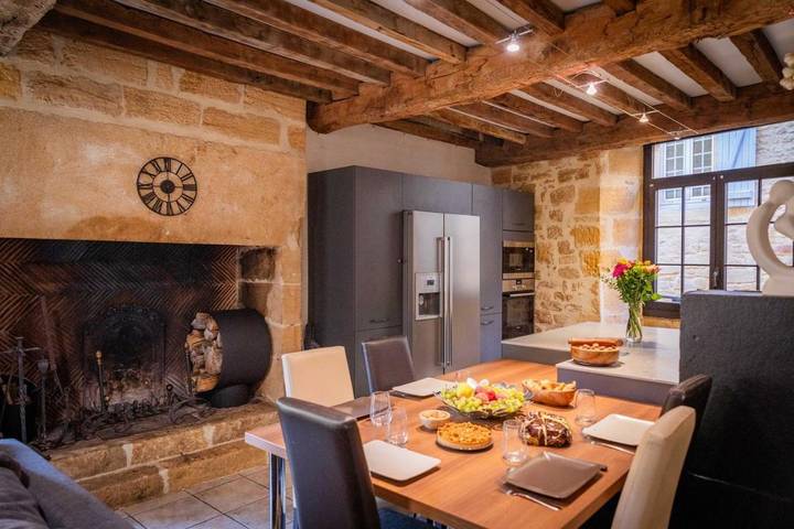 Location de vacances pour 7 personnes, avec balcon dans Rue Typique De Sarlat Sarlat La Caneda