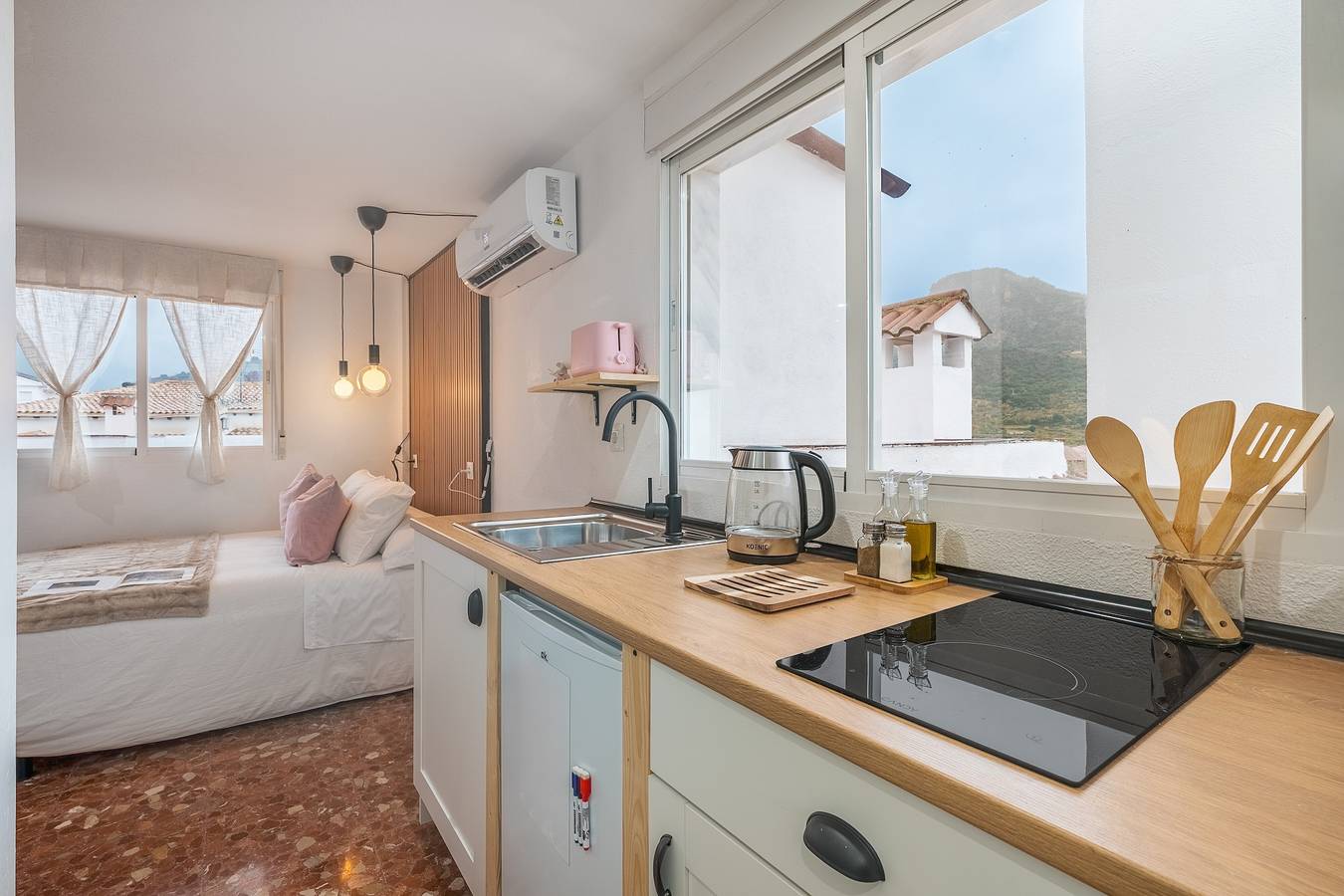 Estudio entero, Nido Romántico con vistas Sierra nevada y atardeceres. in Entorno de Sierra Nevada, Güejar Sierra