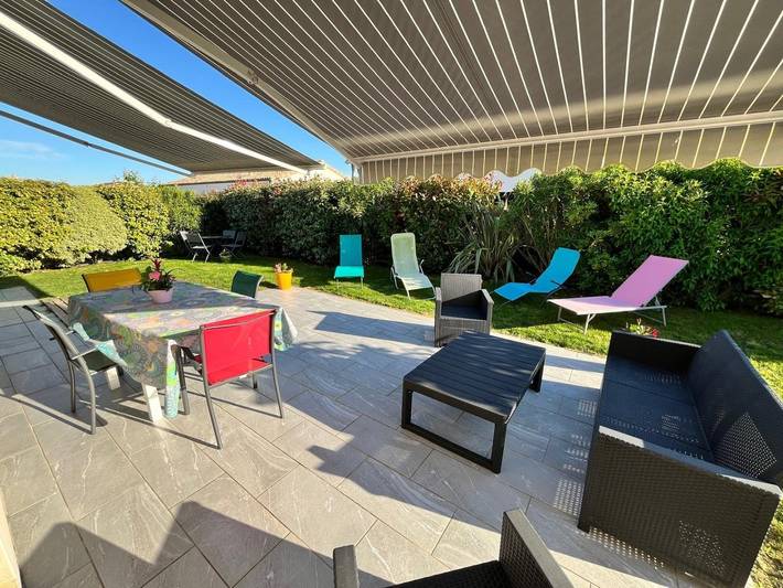 Cottage pour 2 personnes, avec jacuzzi et jardin à Corme-Royal