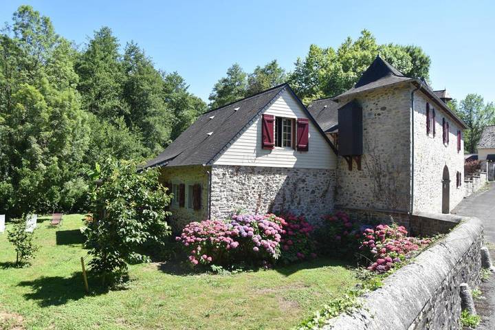 Location de vacances pour 4 personnes, avec Terrasse et Jardin à Eysus