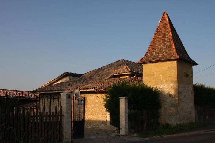 Location de vacances pour 6 personnes, avec jardin ainsi que vue et piscine à Flaujagues - 3