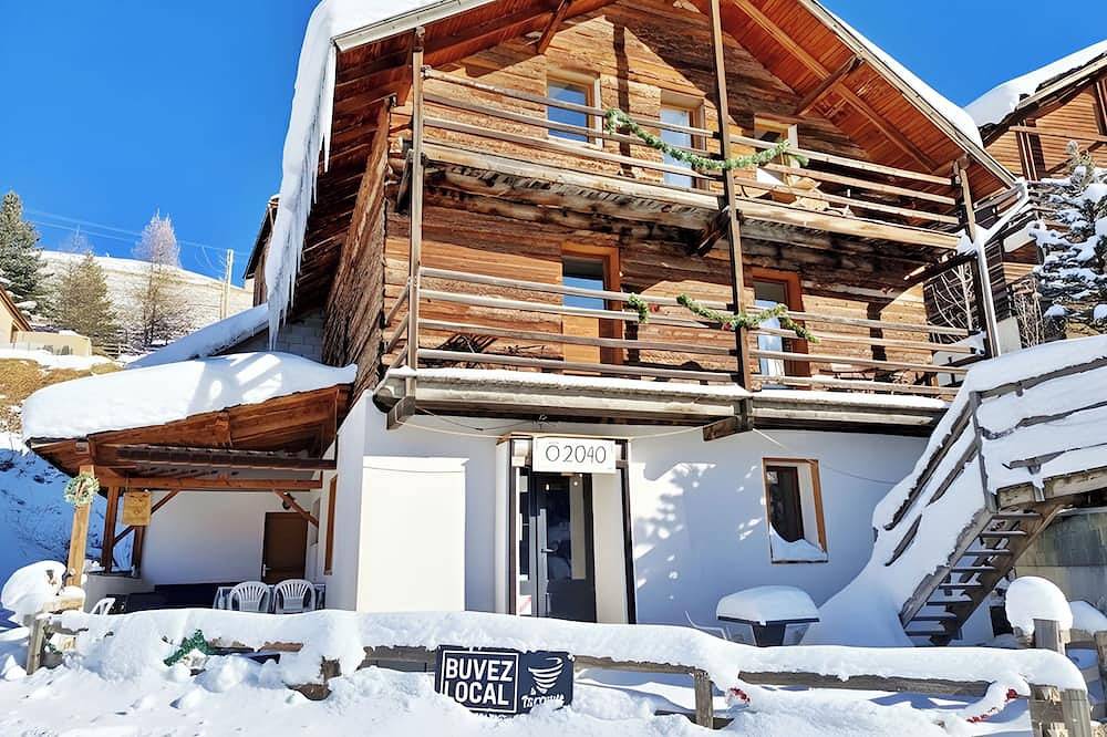 Casa 2040 Family-Friendly Chalet Saint-Véran in Saint-Véran, Queyras