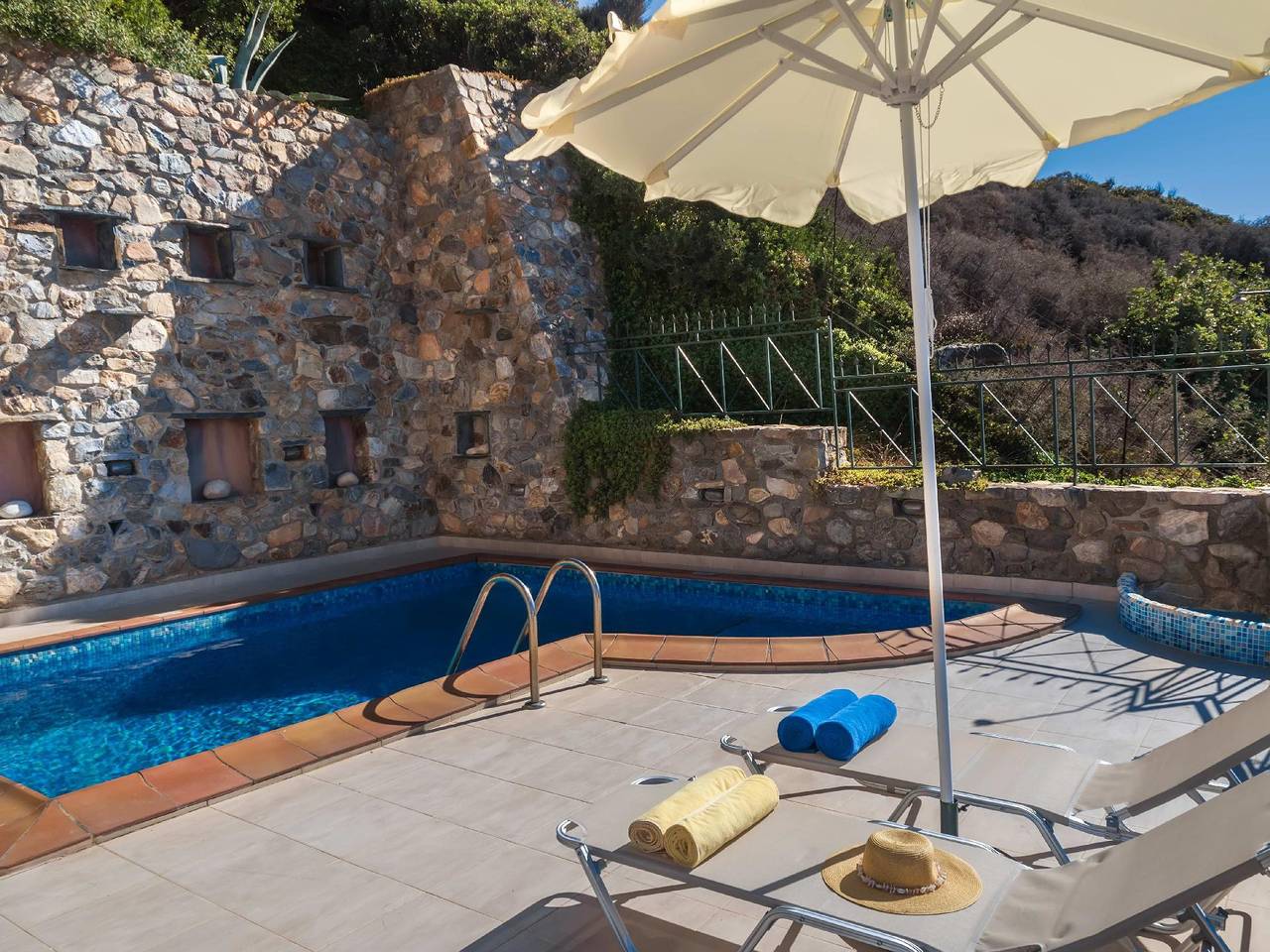 Meliti House with Amazing Sunset Views and near Elafonisi Beach in Chania region