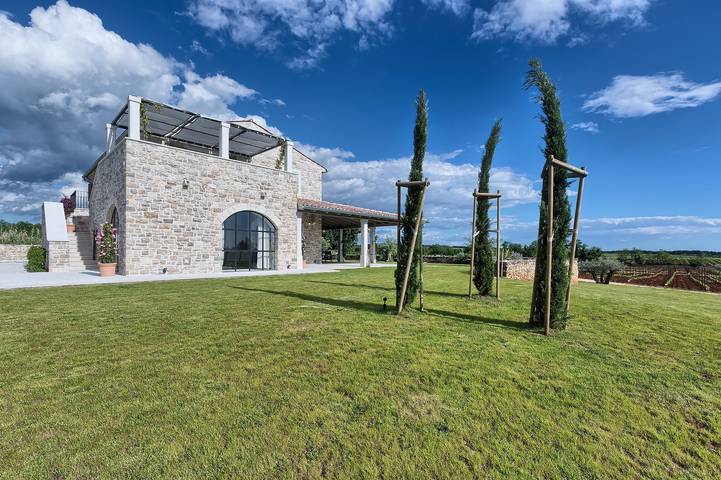 Villa für 10 Personen, mit Sauna und Terrasse sowie Balkon/Terrasse in Umag - 4