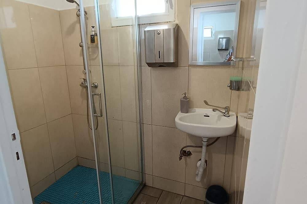 Ganze Wohnung, Bungalow „Private House Ocean View - 1“ mit Gemeinschaftspool, Garten und Wlan in Caniço, Madeira