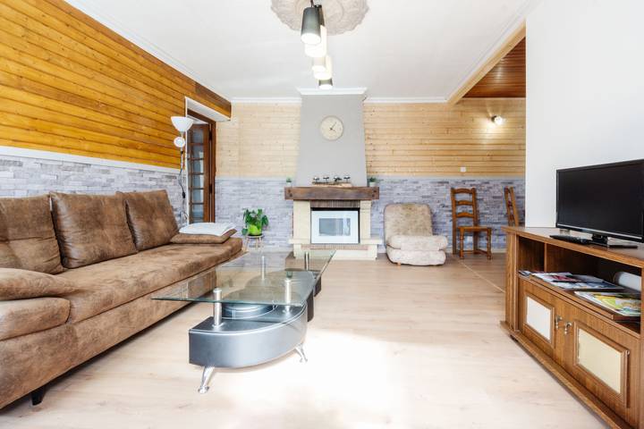 Appartement entier, Appartement "Gîte Zen Attitude" avec vue sur la montagne, bain à remous privé et Wi-Fi in Saint-Martin-sur-la-Chambre, Massif de la Vanoise