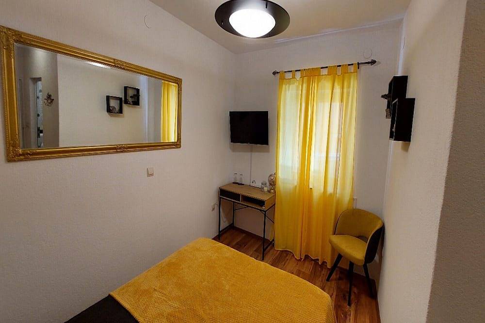 Rooms Argo - Yellow Double Room in Ville de Cres, Île de Cres