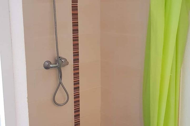 Apartamento entero, Std 2-Estudio-Apartamento-Baño en la habitacion-Vista a la Montana in Selonnet, Alpes de Alta Provenza