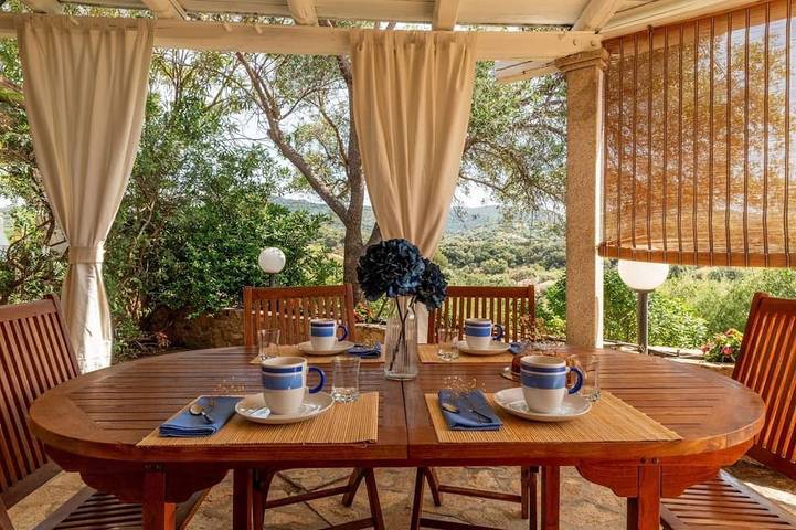 Villa for 6 people, with garden in Simius