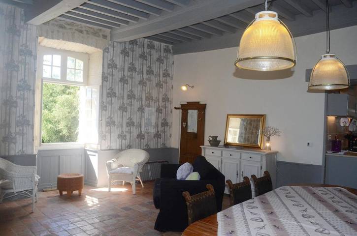 Gîte pour 7 personnes, avec vue ainsi que piscine et jardin, adapté aux familles à Sérignac - 3